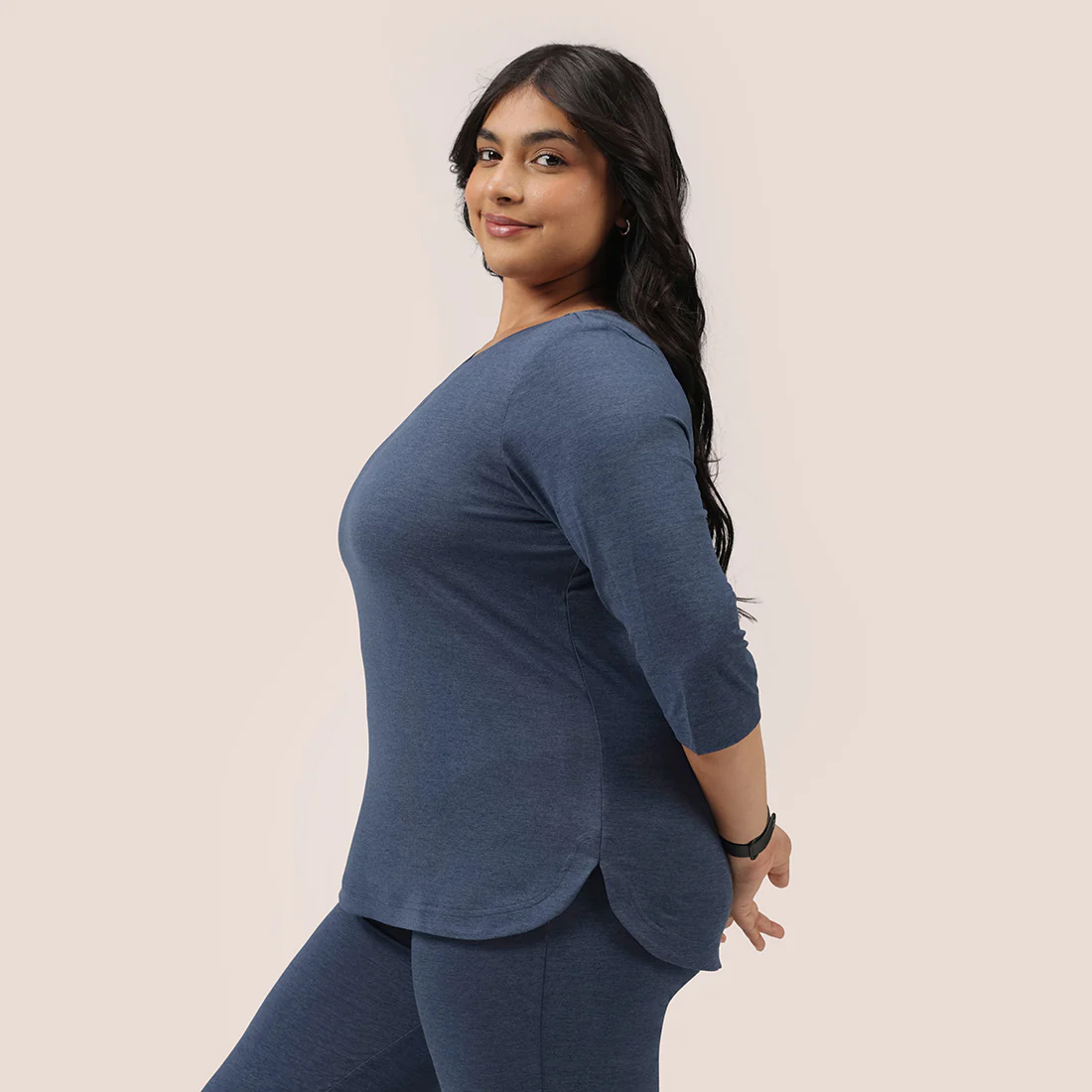 AirMelt ™ Apple Hem Tee - Image 127