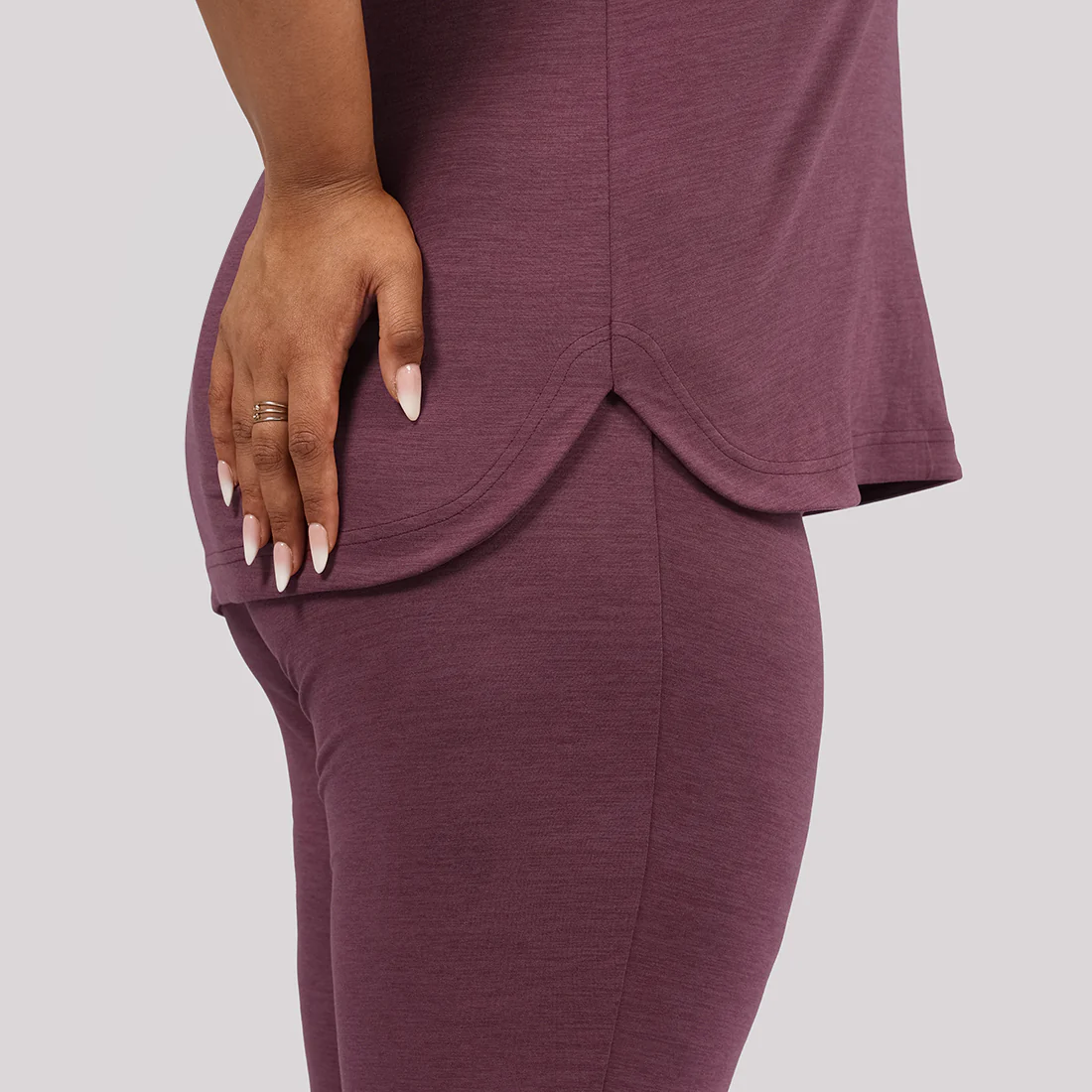 AirMelt ™ Apple Hem Tee - Image 38