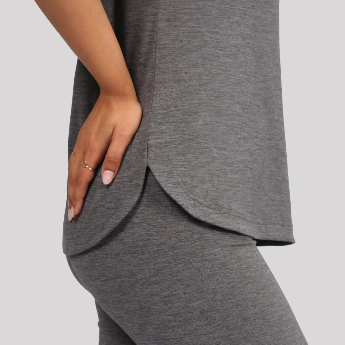 AirMelt ™ Apple Hem Tee - Image 48