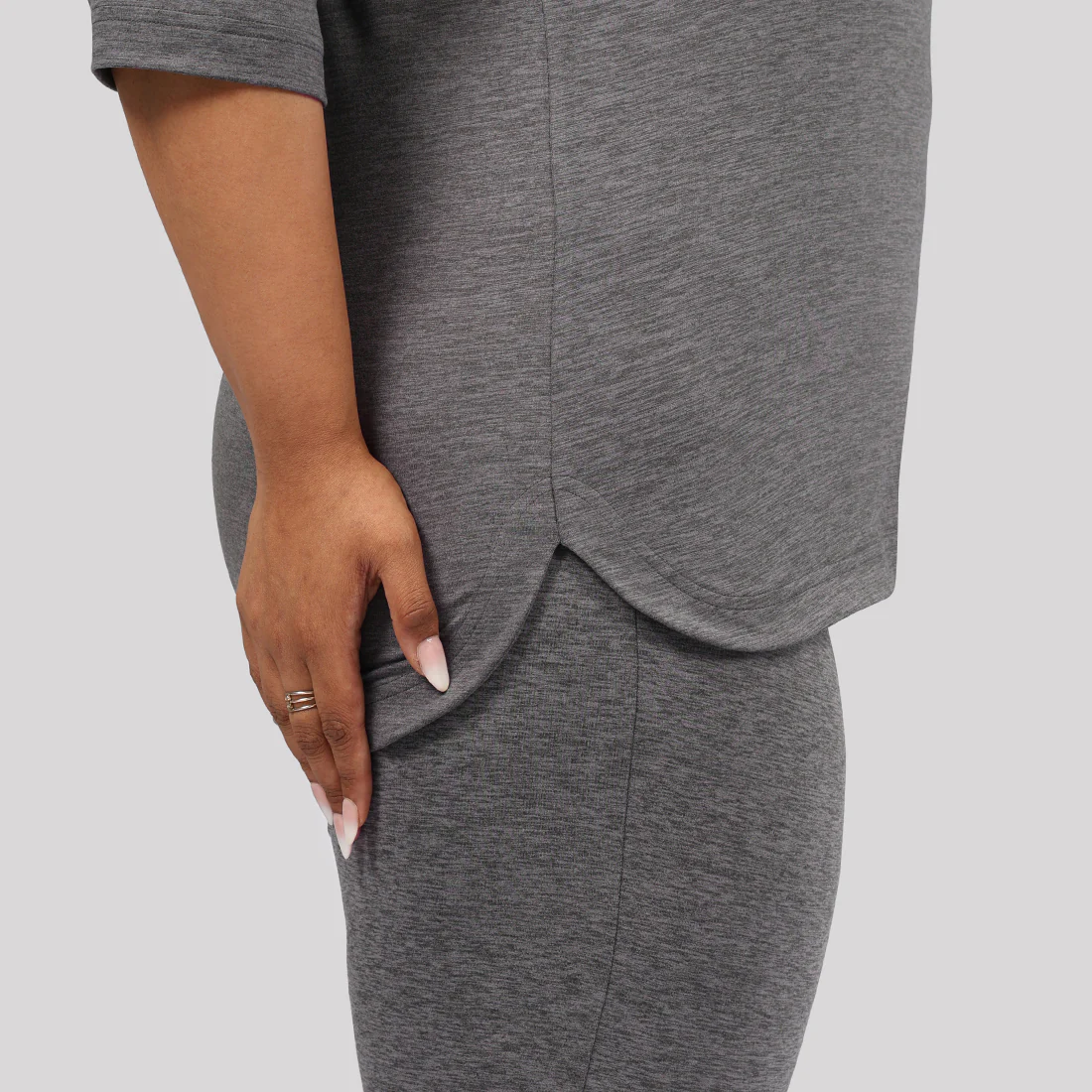 AirMelt ™ Apple Hem Tee - Image 58